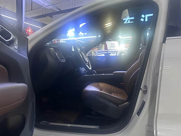 Фото 5 - Volvo XC60