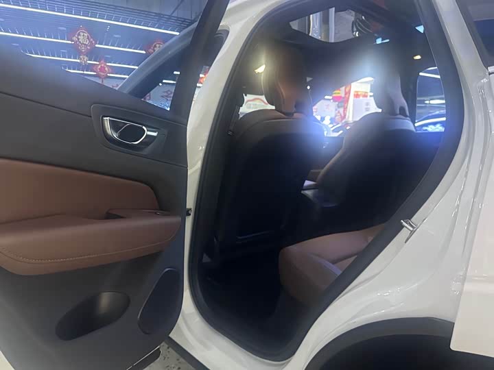 Фото 6 - Volvo XC60