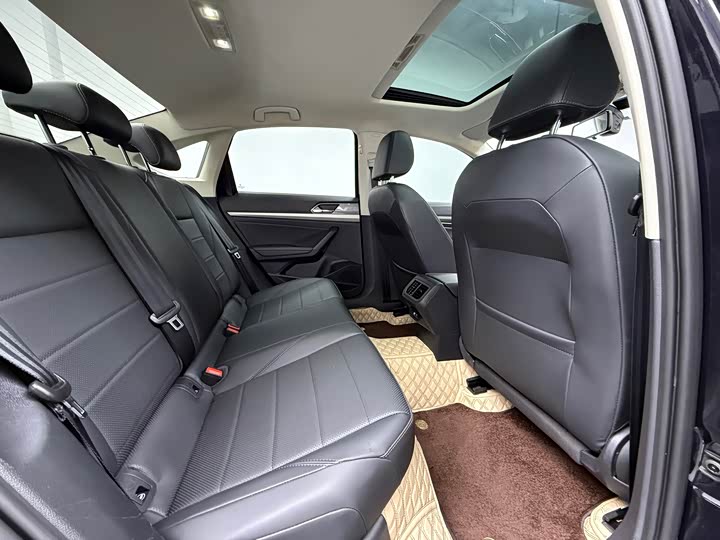 Фото 8 - Volkswagen Lavida