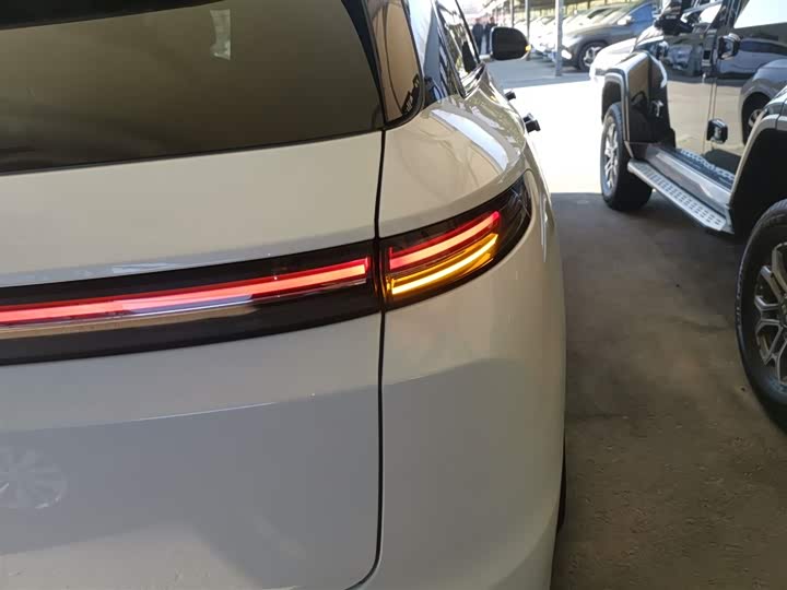 Фото 8 - LiXiang L7