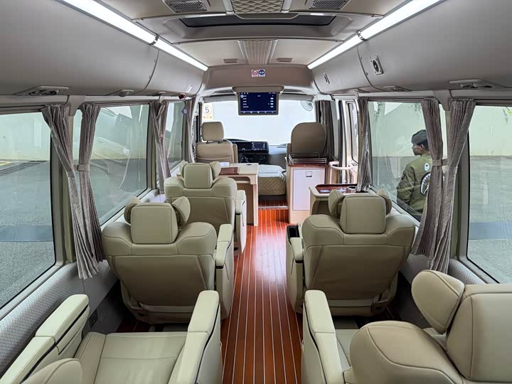 Фото 19 - Toyota Coaster