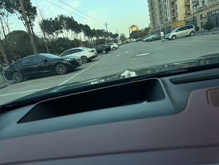 Фото 7 - MG Motor 7