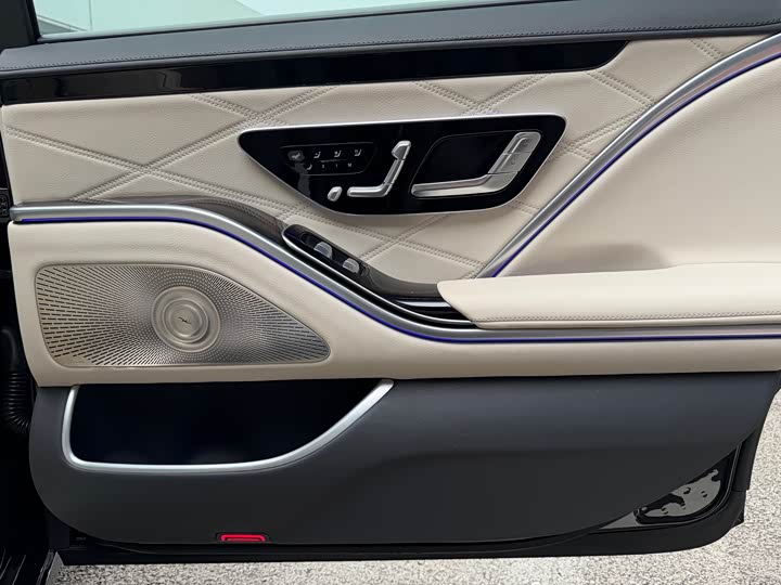 Фото 16 - Mercedes-Benz Maybach S-Class