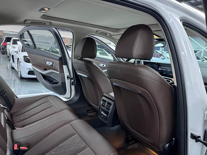 Фото 15 - BMW 3 Series