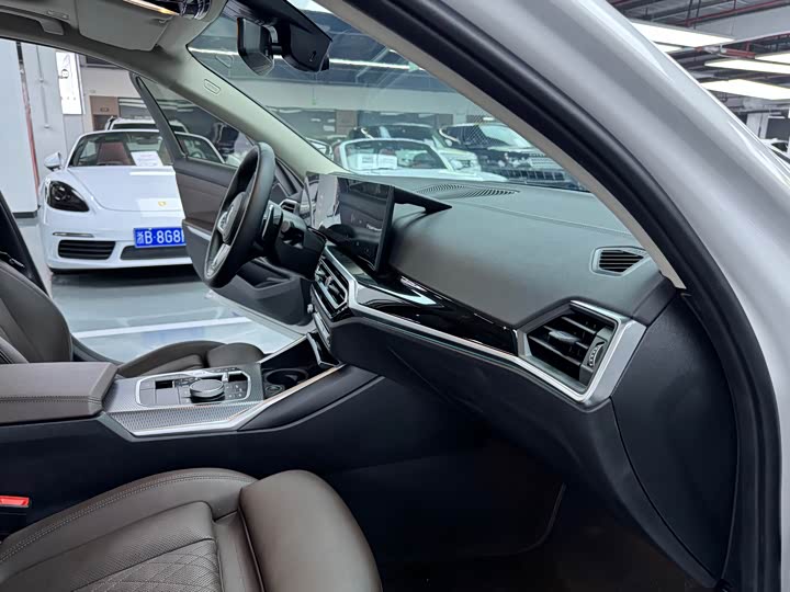 Фото 17 - BMW 3 Series