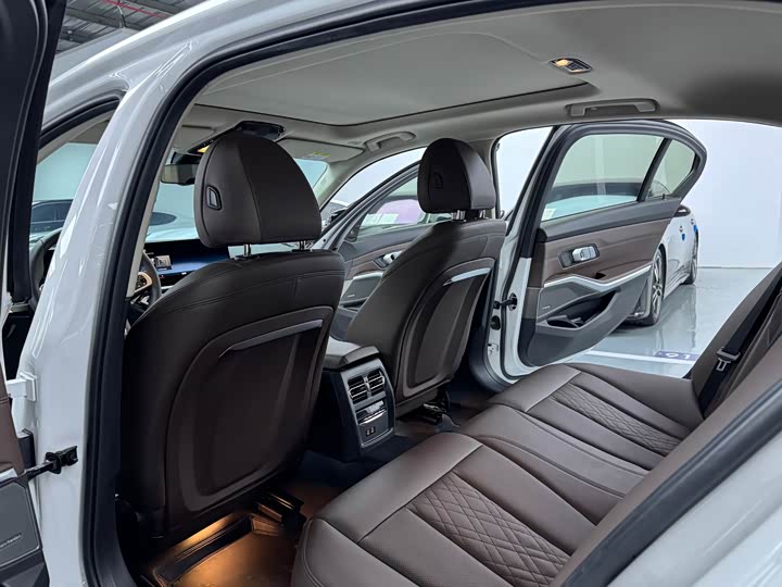 Фото 9 - BMW 3 Series