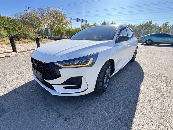 Фото 1 - Ford Focus