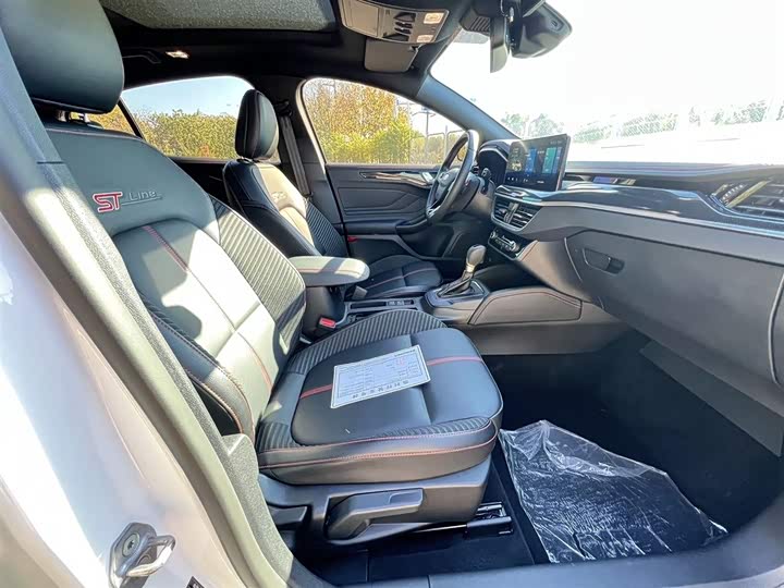 Фото 14 - Ford Focus