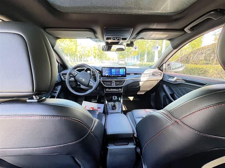 Фото 16 - Ford Focus