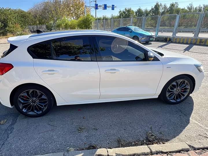 Фото 5 - Ford Focus