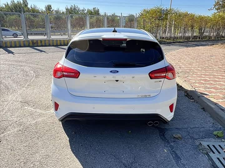 Фото 7 - Ford Focus