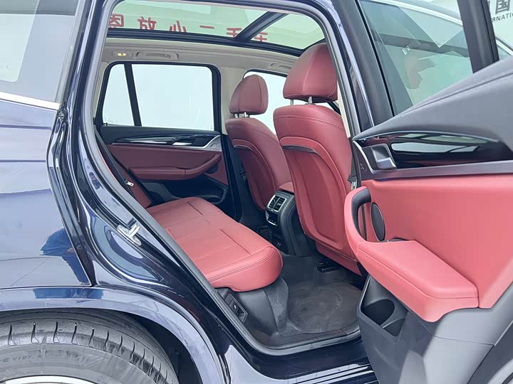 Фото 10 - BMW iX3