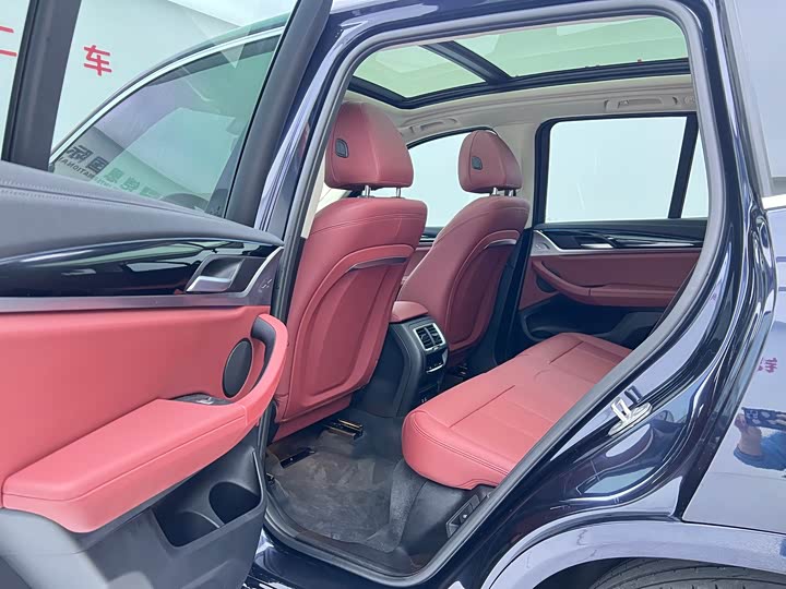 Фото 8 - BMW iX3