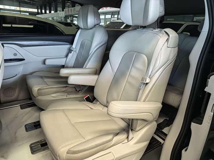 Фото 8 - Buick GL8 ES