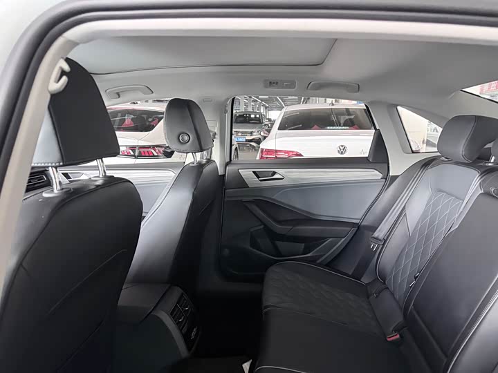 Фото 11 - Volkswagen Sagitar L