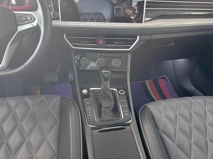 Фото 15 - Volkswagen Sagitar L