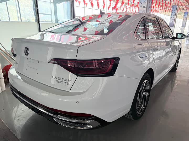 Фото 18 - Volkswagen Sagitar L