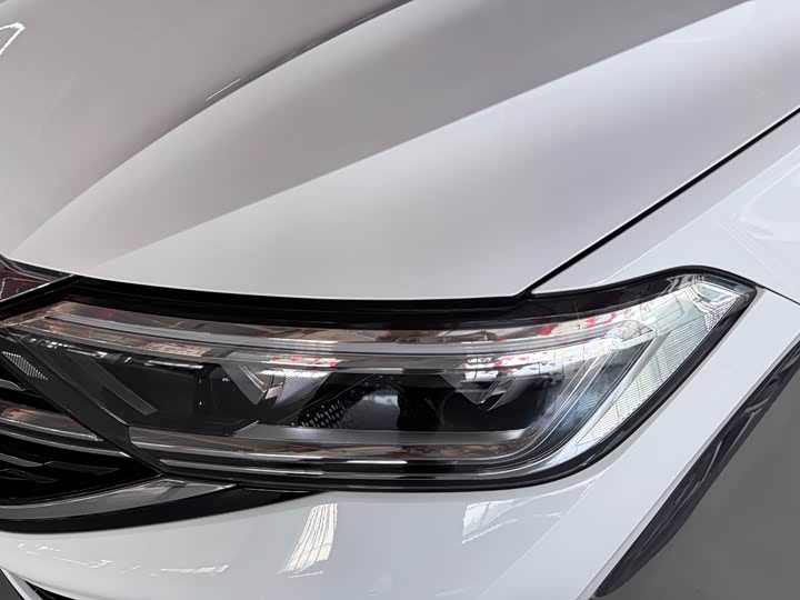 Фото 4 - Volkswagen Sagitar L