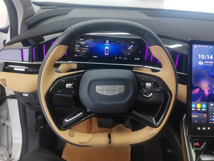 Фото 12 - Geely Atlas L