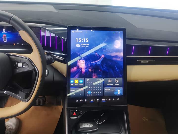 Фото 14 - Geely Atlas L