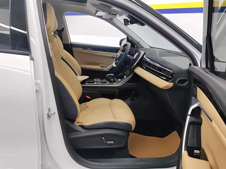 Фото 7 - Geely Atlas L