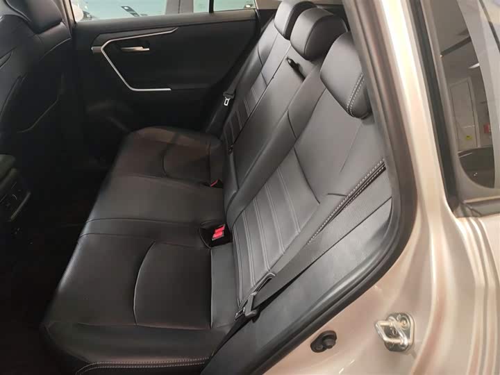 Фото 16 - Toyota Wildlander