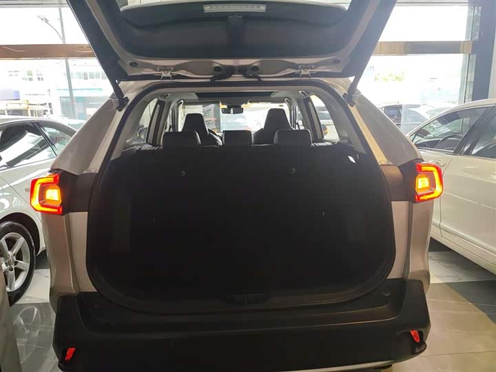 Фото 18 - Toyota Wildlander