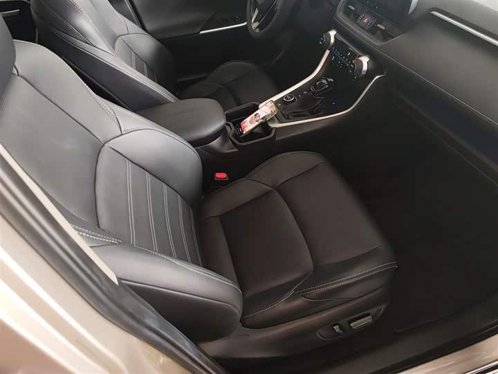 Фото 24 - Toyota Wildlander