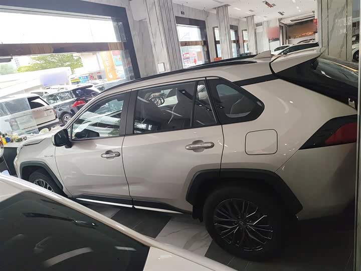 Фото 5 - Toyota Wildlander