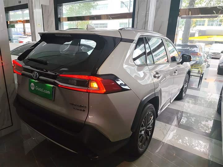 Фото 7 - Toyota Wildlander