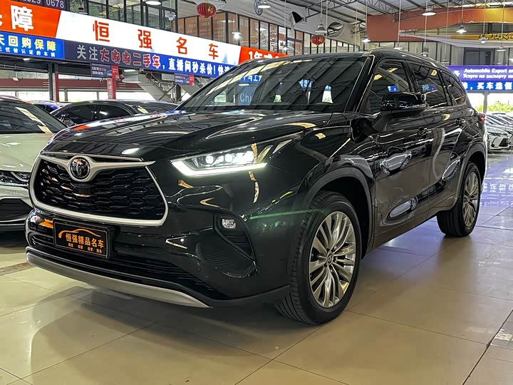 Фото 1 - Toyota Highlander