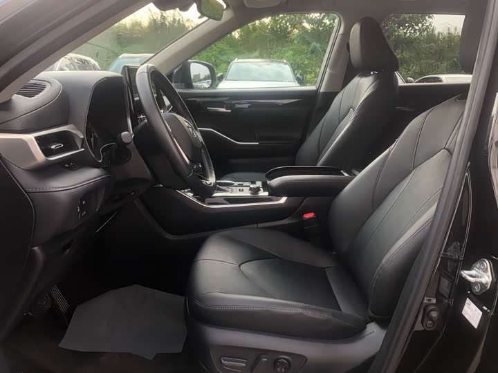 Фото 11 - Toyota Highlander