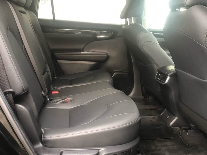 Фото 13 - Toyota Highlander