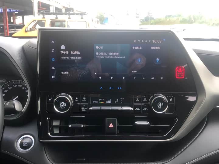 Фото 15 - Toyota Highlander