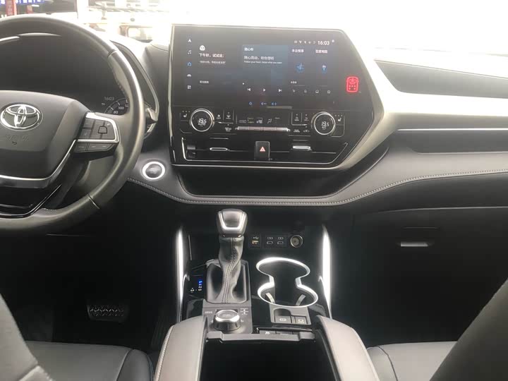 Фото 19 - Toyota Highlander