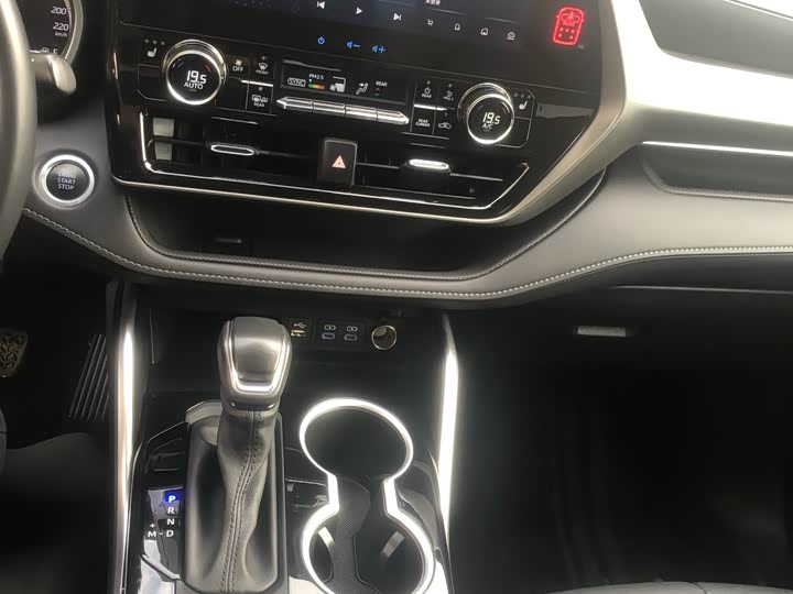 Фото 20 - Toyota Highlander