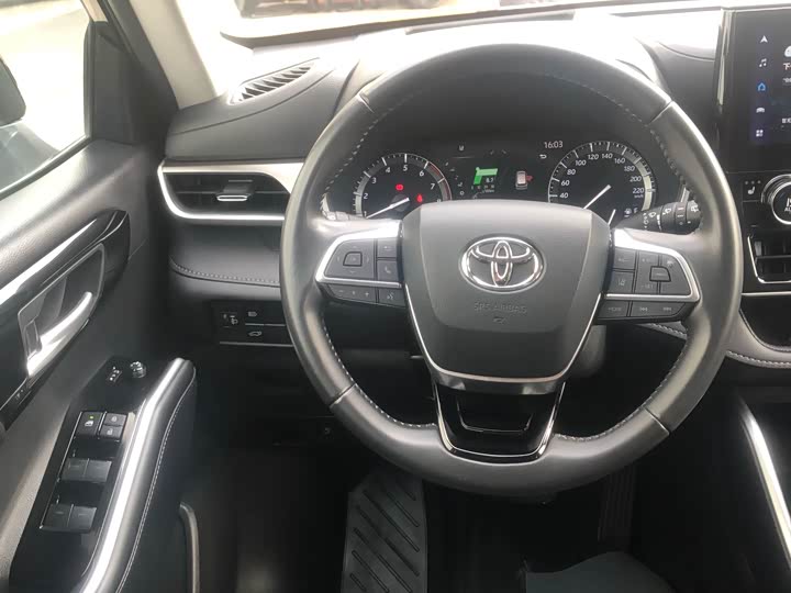 Фото 21 - Toyota Highlander