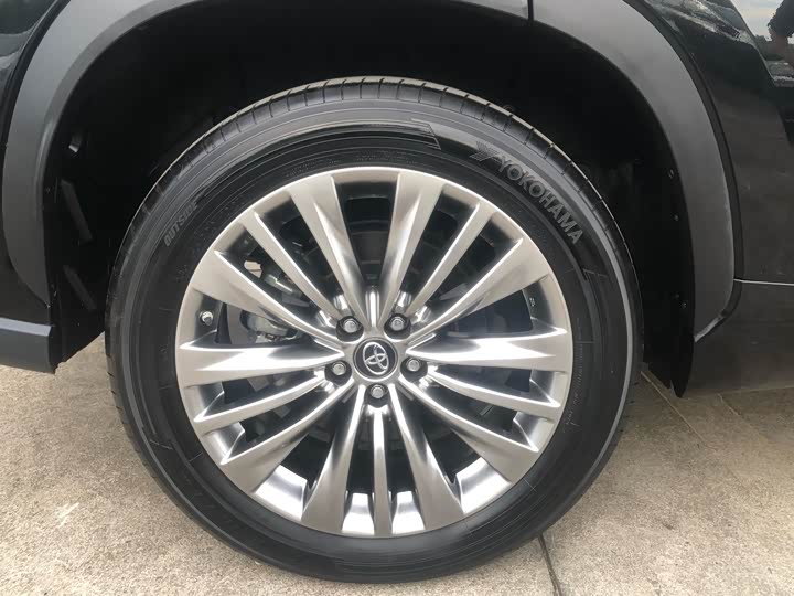 Фото 22 - Toyota Highlander