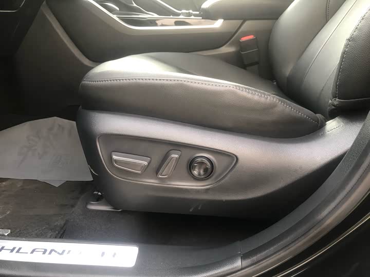 Фото 7 - Toyota Highlander