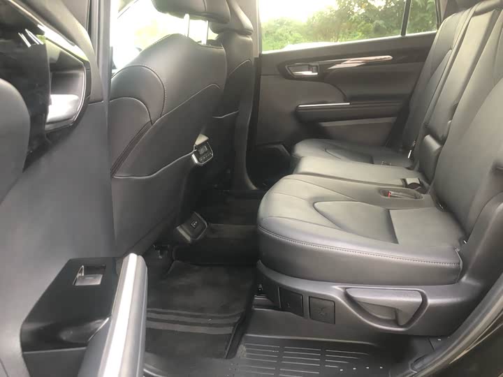 Фото 9 - Toyota Highlander