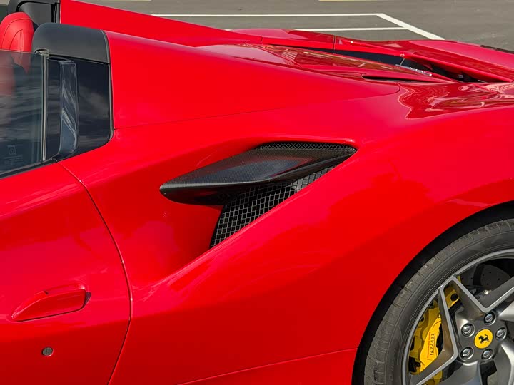 Фото 10 - Ferrari F8