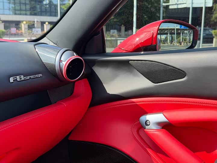 Фото 21 - Ferrari F8