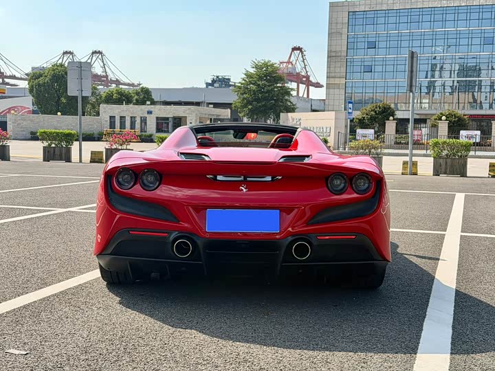Фото 5 - Ferrari F8