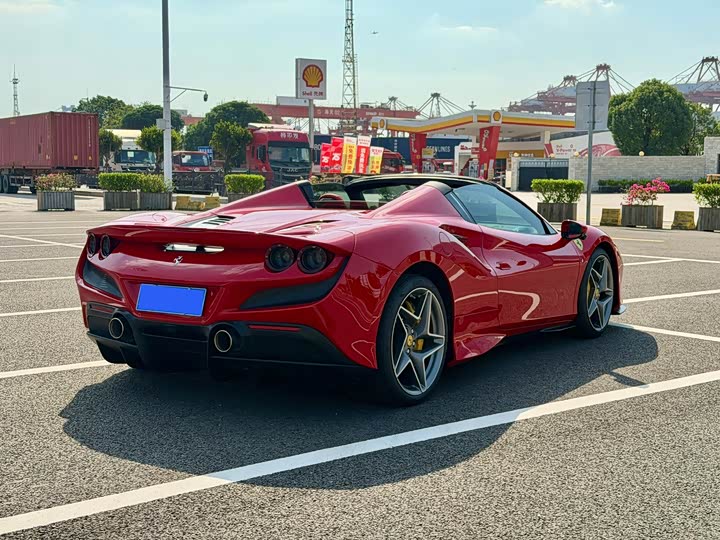 Фото 8 - Ferrari F8