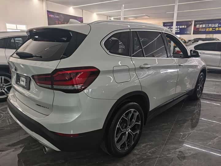 Фото 2 - BMW X1