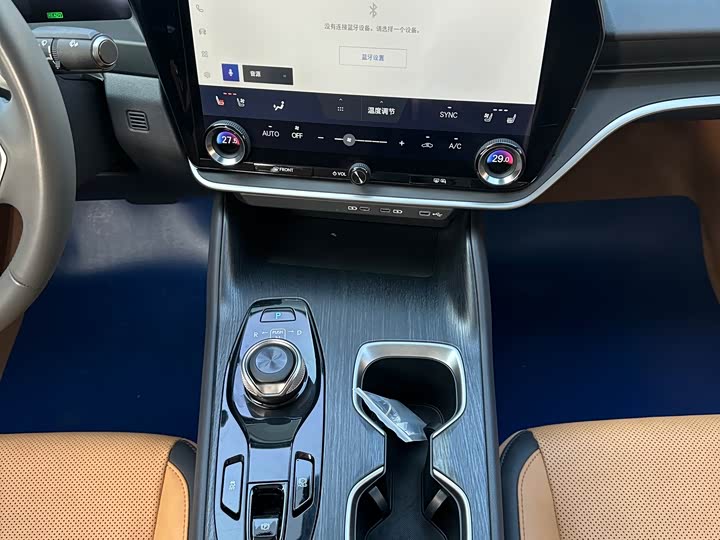 Фото 13 - Lexus RZ