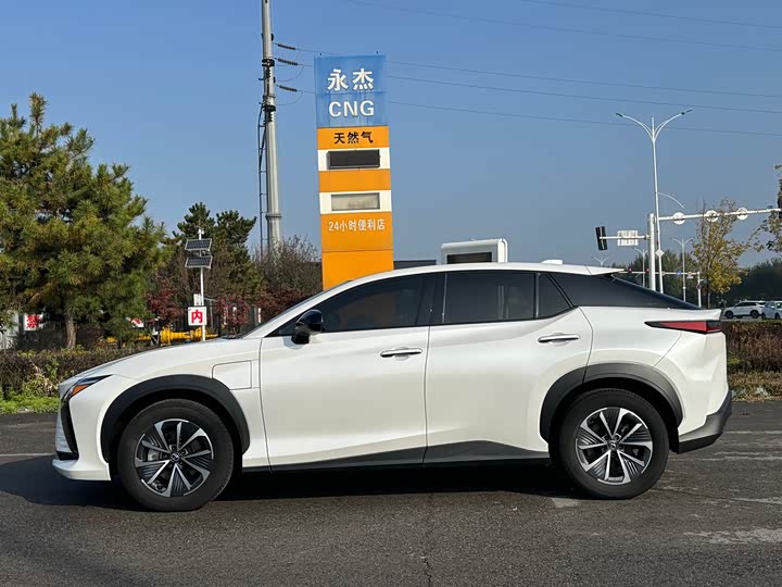 Фото 4 - Lexus RZ