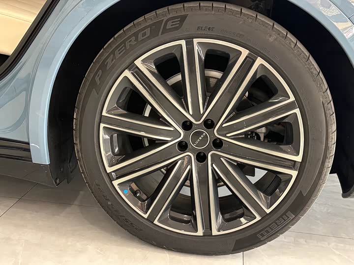 Фото 15 - Luxeed R7