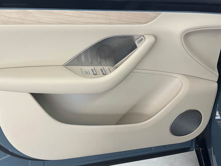 Фото 16 - Luxeed R7