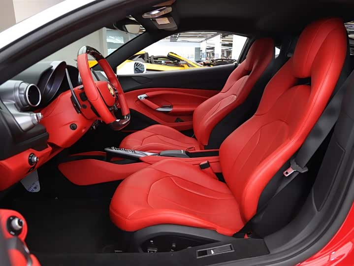 Фото 4 - Ferrari F8